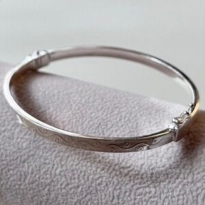B013 | Thin Etched Bangle Bracelet